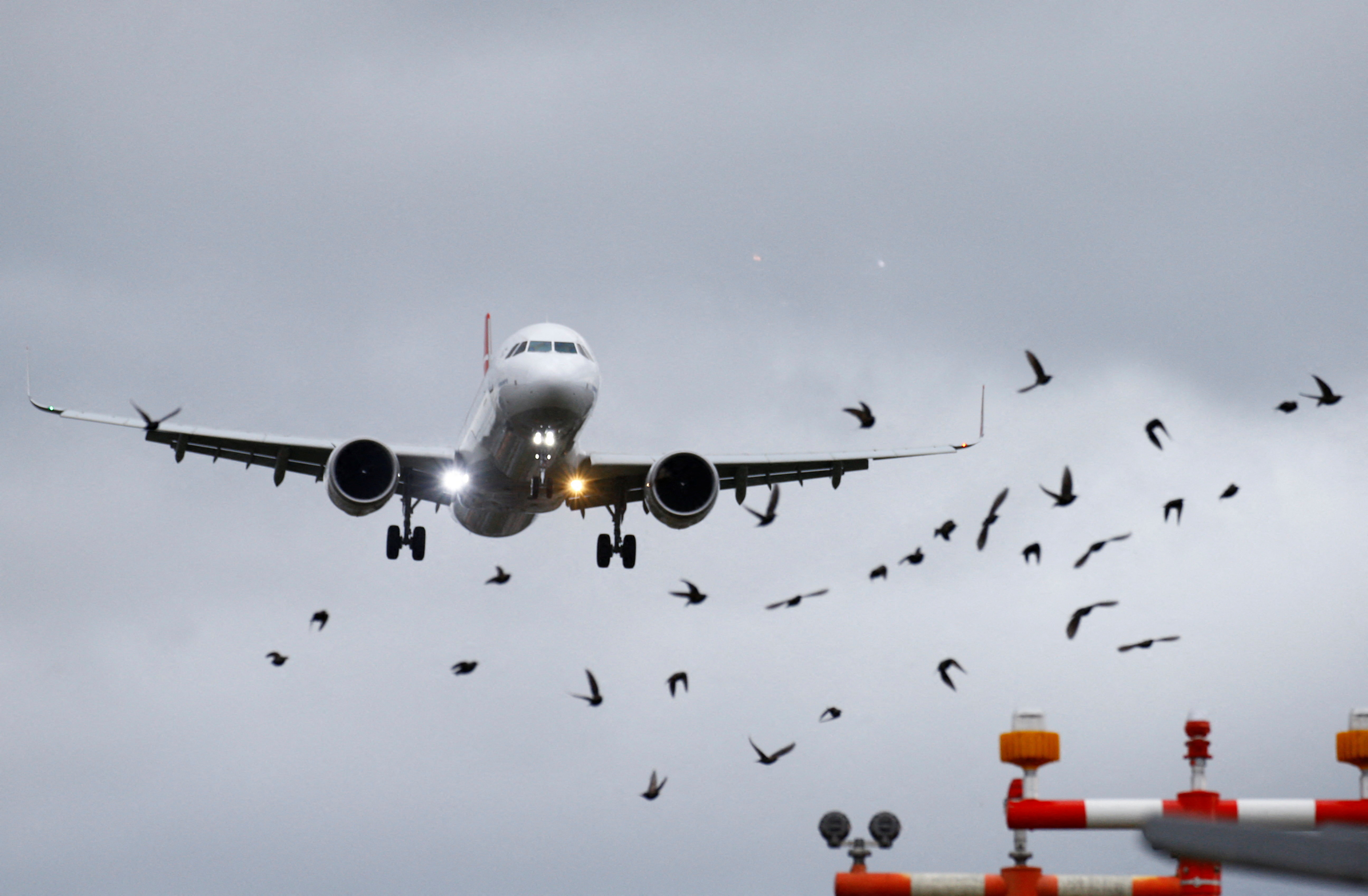 Durante el CyberMonday habrá diferentes ofertas para volar a destinos de todo el mundo.  (REUTERS/Arnd Wiegmann)