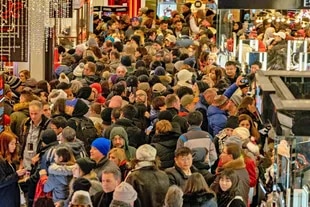 En Estados Unidos, el Black Friday mantiene un impresionante poder de convocatoria pese a la llegada de las compras virtuales 