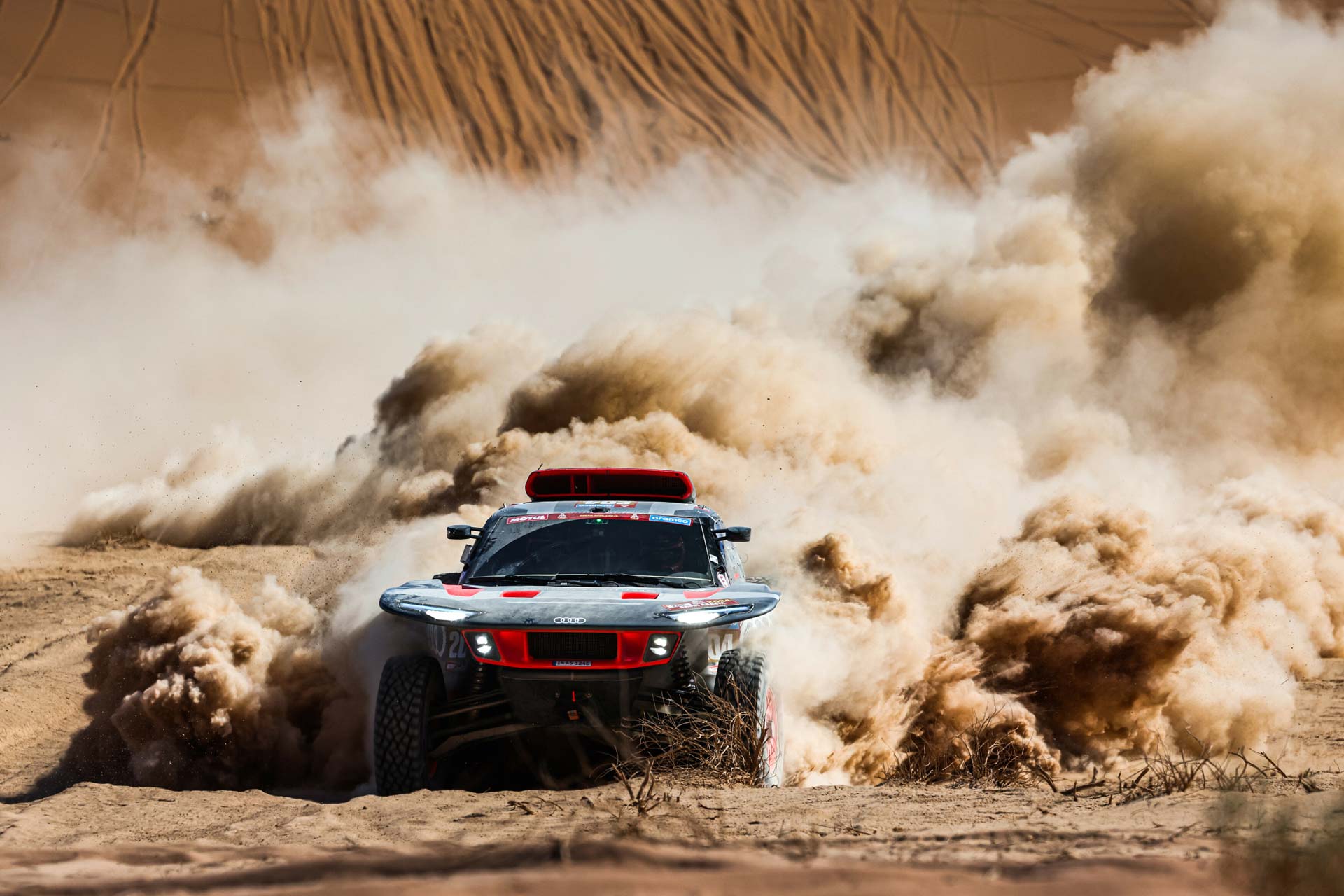 Audia-e-tron-Dakar-2024-en-el-desierto